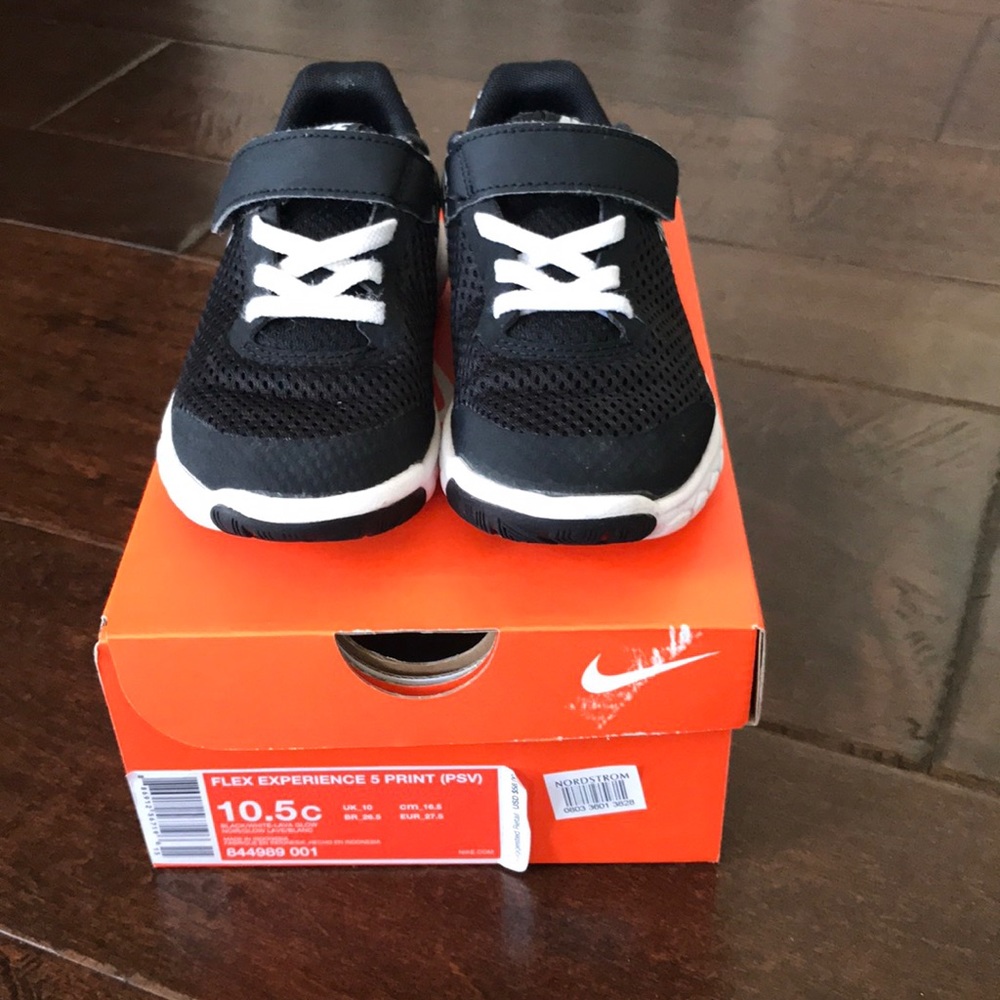 Girls’ Nike flex experience RN 5